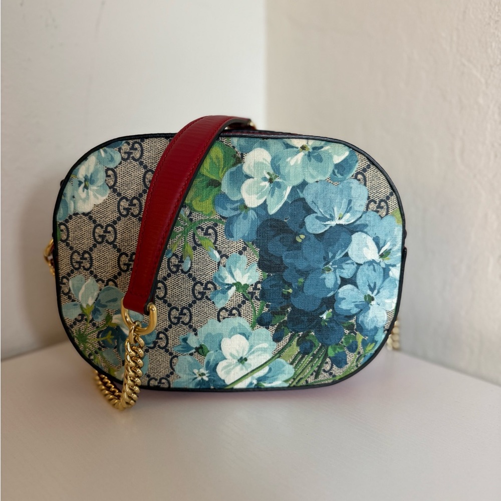GUCCI GG Supreme Blooms Mini Chain Crossbody Bag